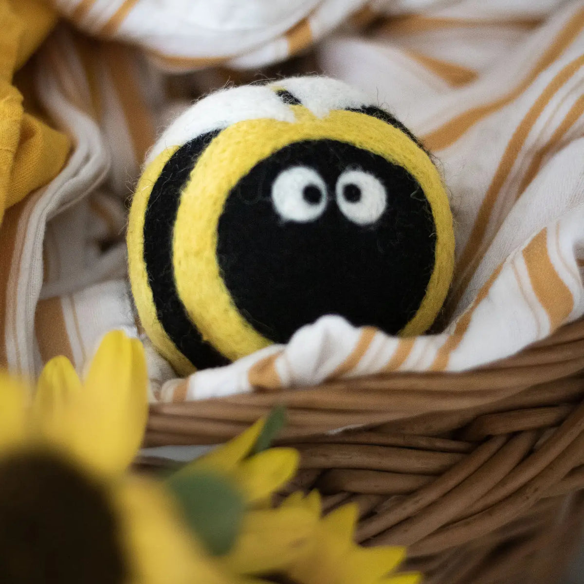 Dryer Ball Busy Bee