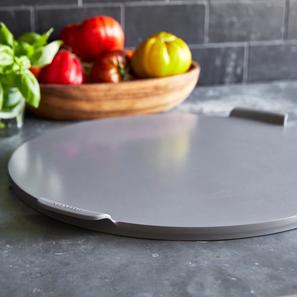 Cast Aluminum Gray 16.5" Round Premiere Pizza Pan
