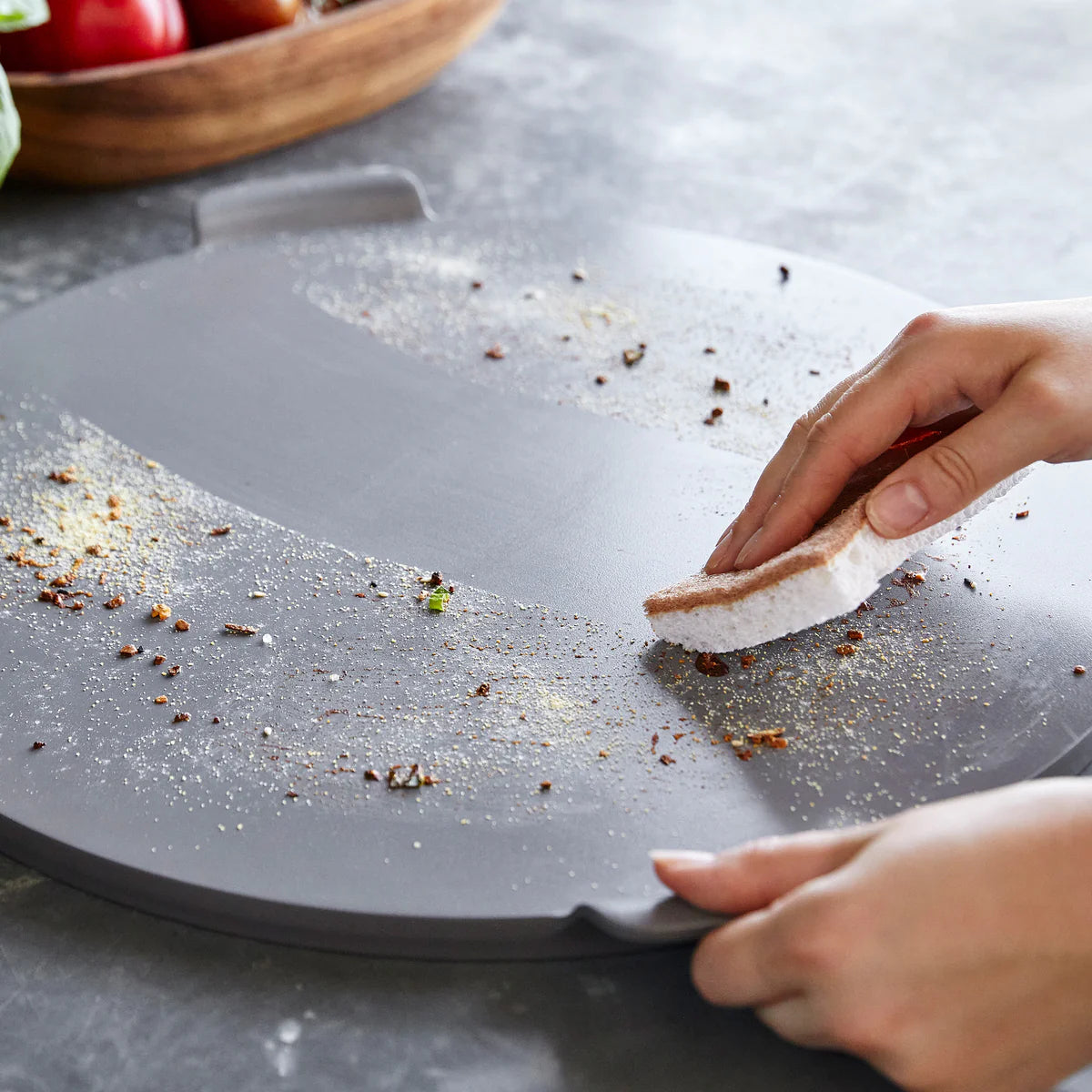 Cast Aluminum Gray 16.5" Round Premiere Pizza Pan