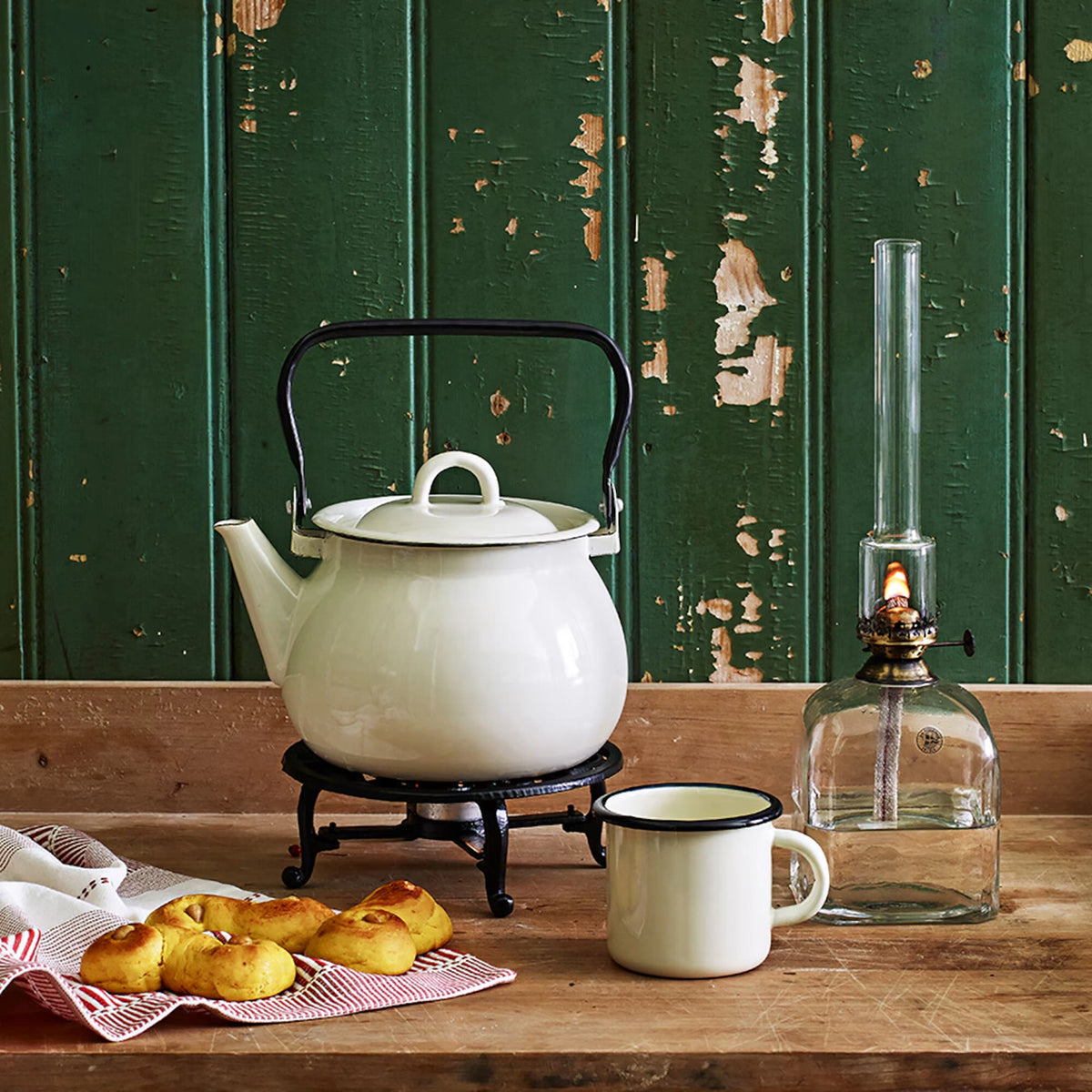 Ivory 3.7qt Vintage Enamel Kettle with Metal Handle
