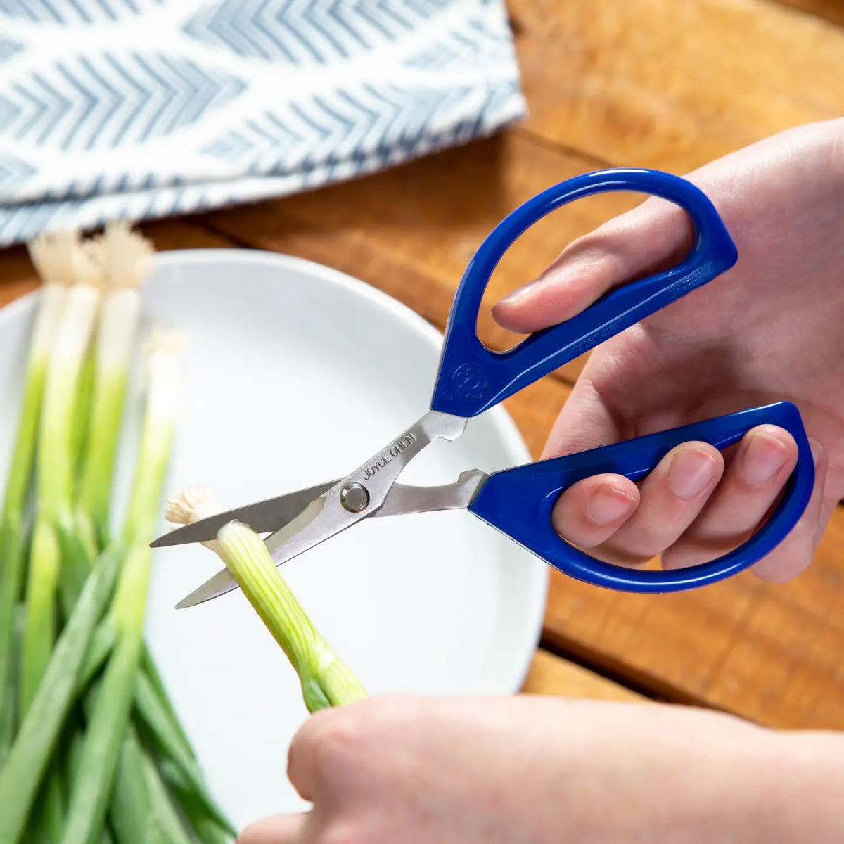 Joyce Chen Unlimited Scissors Blue