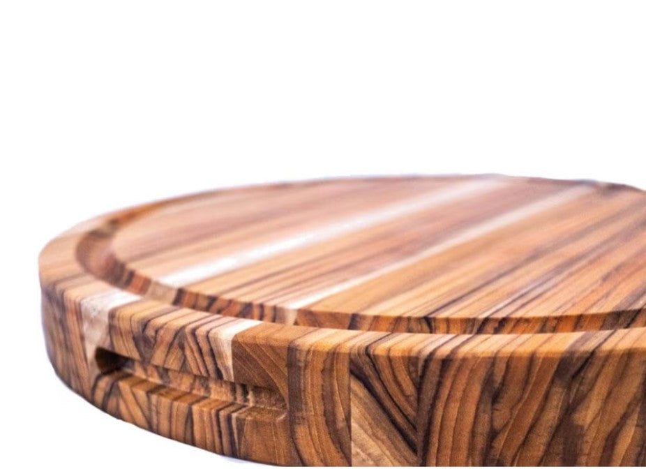 Traditional 18" Round Carving Board w/Hand Grip and Juice Canal